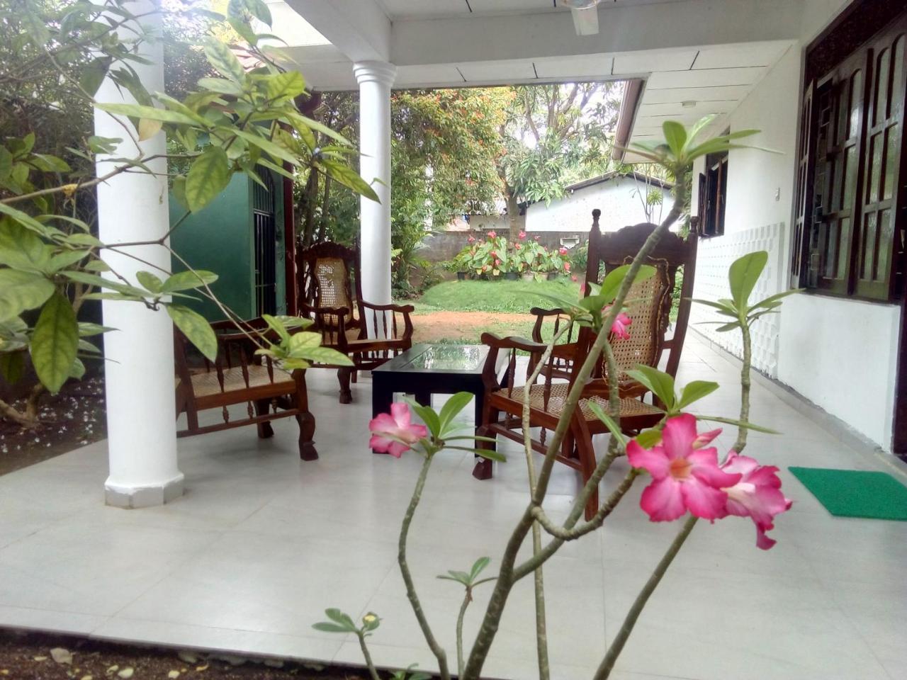 Ceylon Hostel-Galle Unawatuna Buitenkant foto