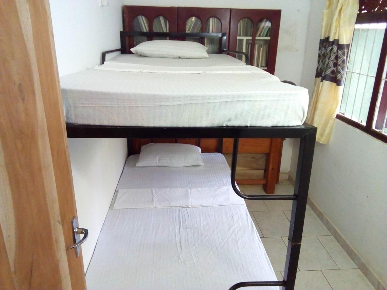 Ceylon Hostel-Galle Unawatuna Buitenkant foto